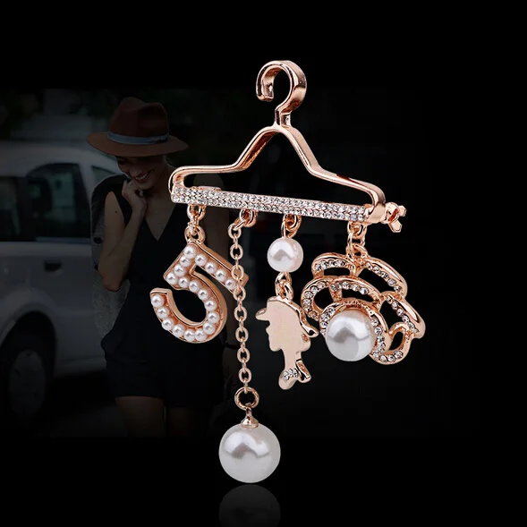 Top Fashion 5 Queen Portrait Pearl Hanger C Brooch Pin Rhinestone Scarf Broches Plated Rose Gold Brooches for Women Lady | Украшения и