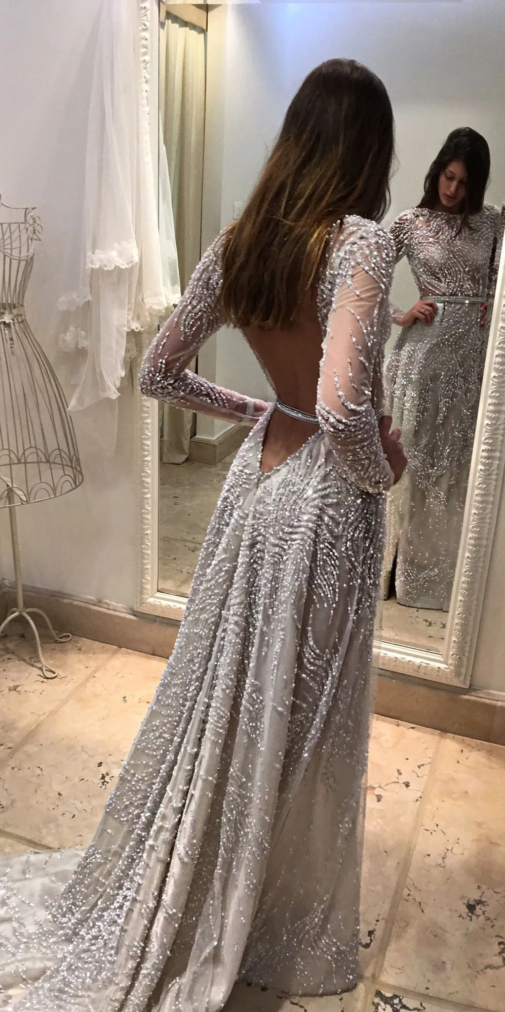 Женское платье с длинным рукавом серое блестками и открытой спиной|Женские
