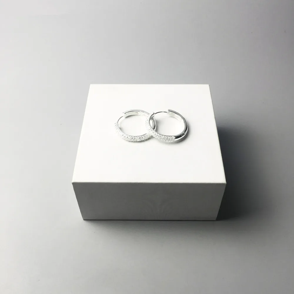 Серьги кольца серебристые с белым цирконием серьги петли большого размера 31 мм в