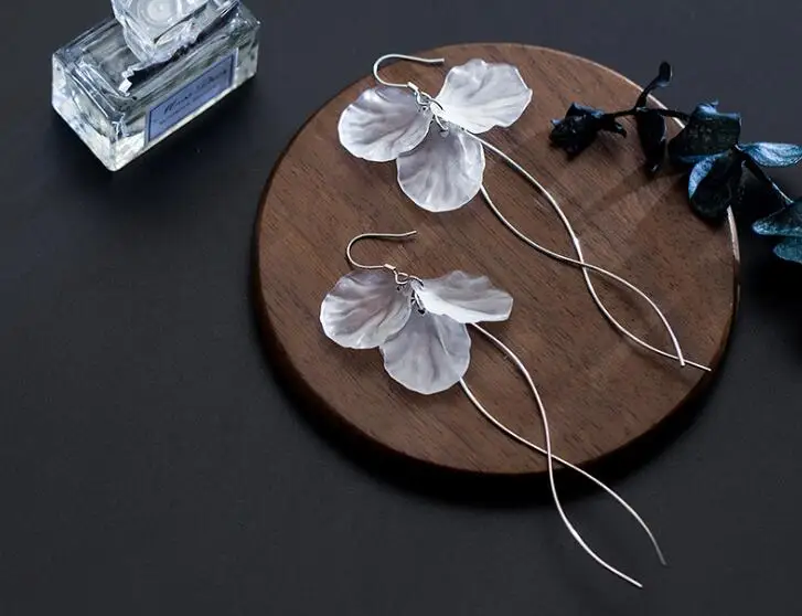 Длинные серьги с кисточками в виде ракушек и цветов скрученные водяными волнами