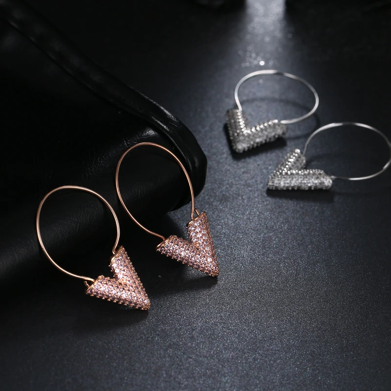 LOWAY букву "V" Белый & Rose Цвет CZ HoopEarrings для Для женщин Дата вечерние аксессуары