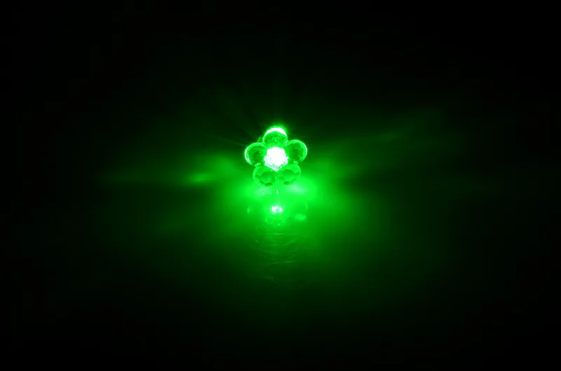 Женские серьги гвоздики в виде лепестков цветка сливы|Серьги-гвоздики| |