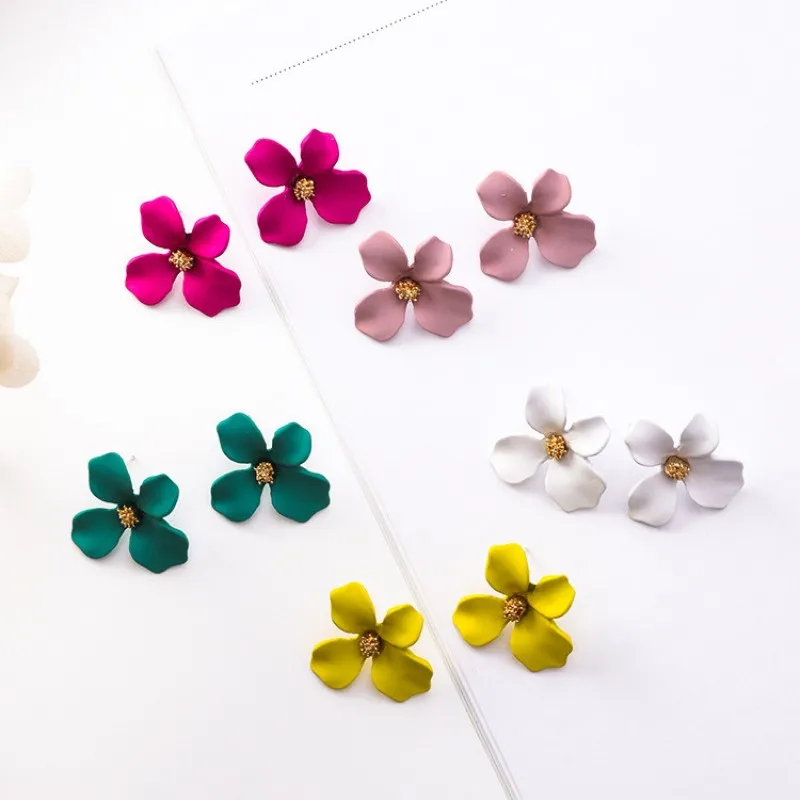 E222.Sweet woman is pure and fresh contracted bake lacquer flower irregular petal earring | Украшения и аксессуары