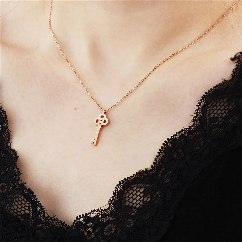 Подвеска с цветком клевера HAWSON подвеска замком из розового золота ожерелье для