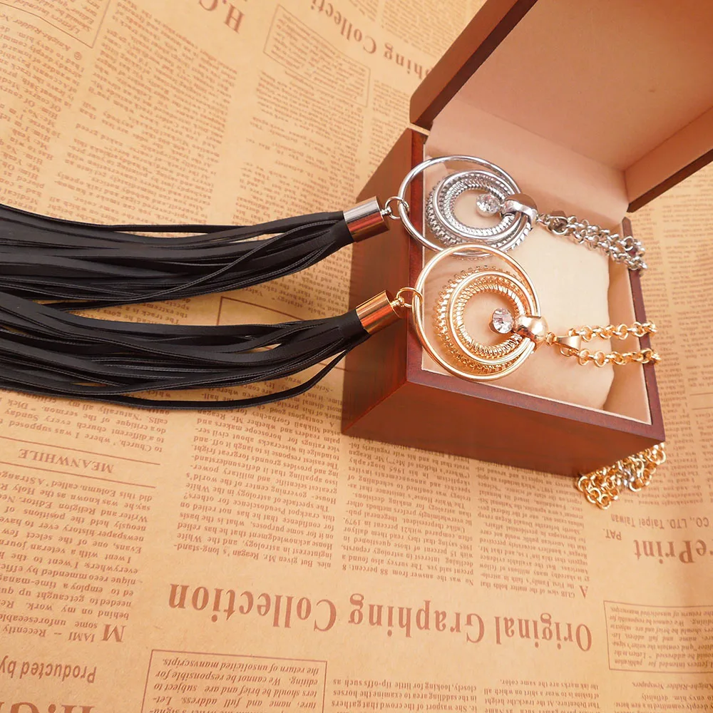 Женские длинные ожерелья в стиле Богемии высокого качества из сплава с кристаллами и кожаными кисточками и подвесками аксессуаров для одежды.