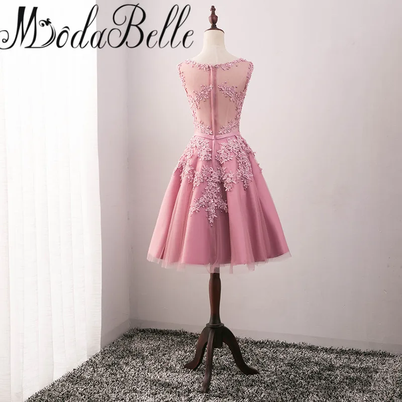 Длинное розовое платье для выпускного с кружевной аппликацией на выпускной