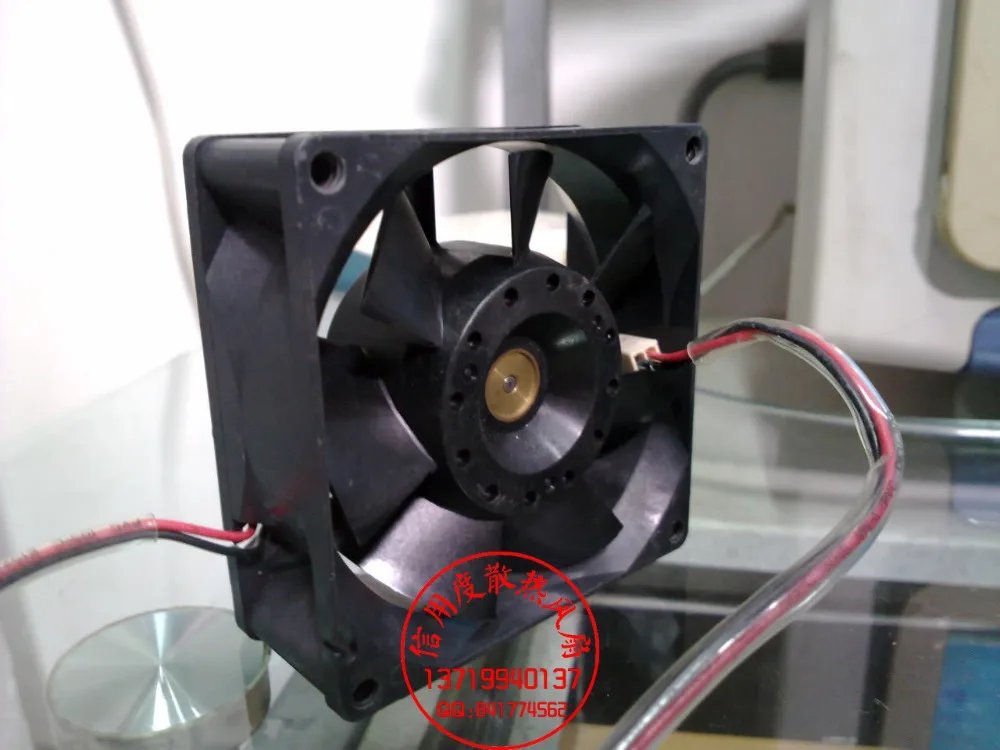 

Original Sanyo 8032 8cm 109P0812A201 12V 0.56A 80 * 80 * 32mm 2 wire chassis cooling fans