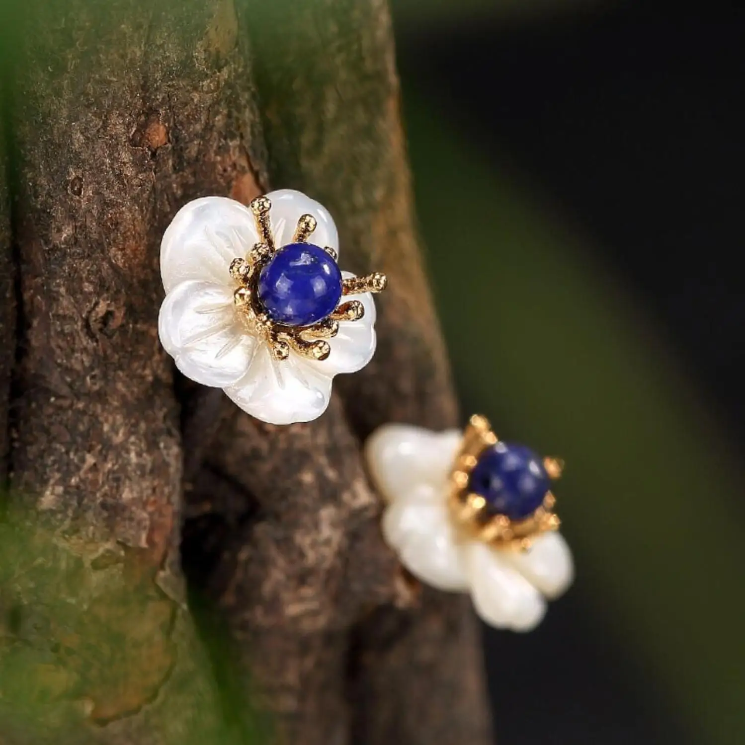 S92 Твердые серьги-гвоздики из стерлингового серебра с лазуритом перламутровым