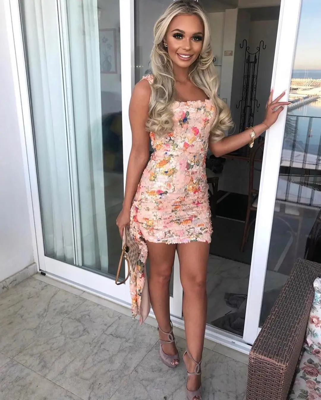 Женское пляжное платье с цветочным принтом расшитое блестками для клубной