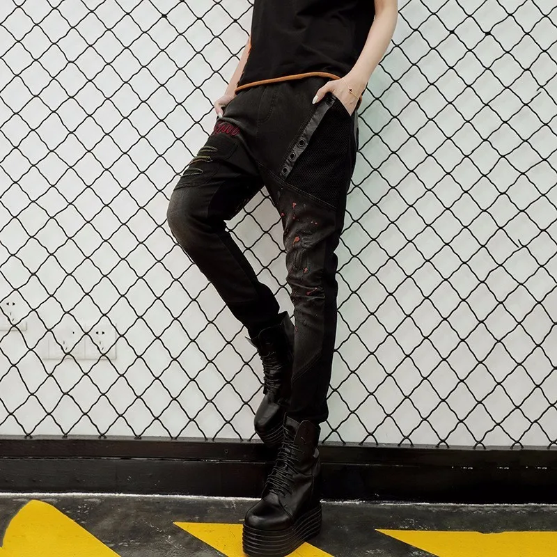 Женские джинсы шаровары Max LuLu черные рваные с дырками и вышивкой в Корейском