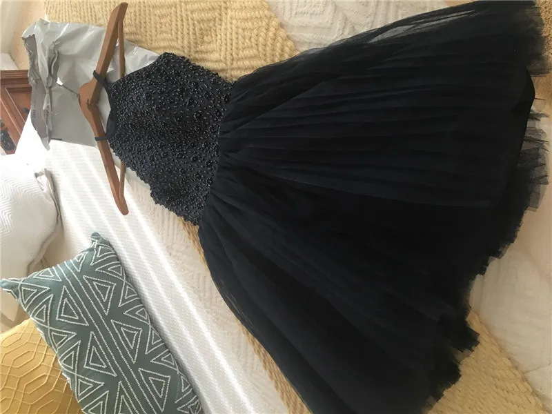 Женское платье с лямкой на шее фиолетовое короткое коктейльное вырезом спине