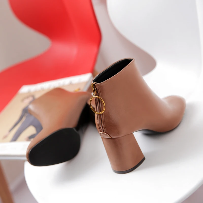 2018 г. Новые женские ботинки в Корейском стиле короткие на толстом каблуке с