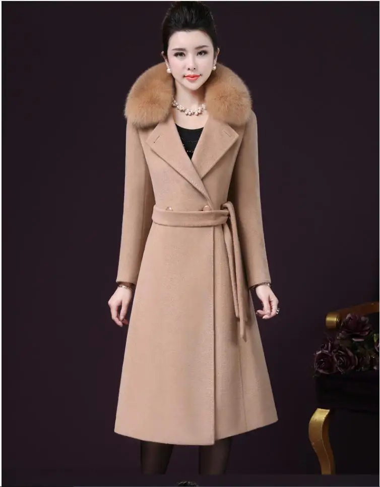 Женское шерстяное пальто двубортное с воротником из лисьего меха и длинным