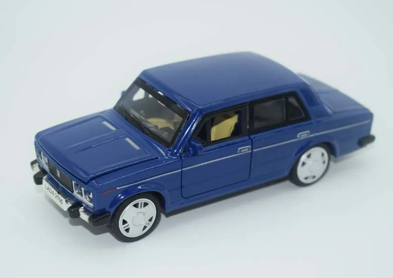 Синий 1/32 масштабная Русская модель автомобиля Лада, металлическая литая модель автомобиля, игрушка с открывающимися дверцами, музыкальный подвесной светильник, детские игрушки - Цвет: Синий