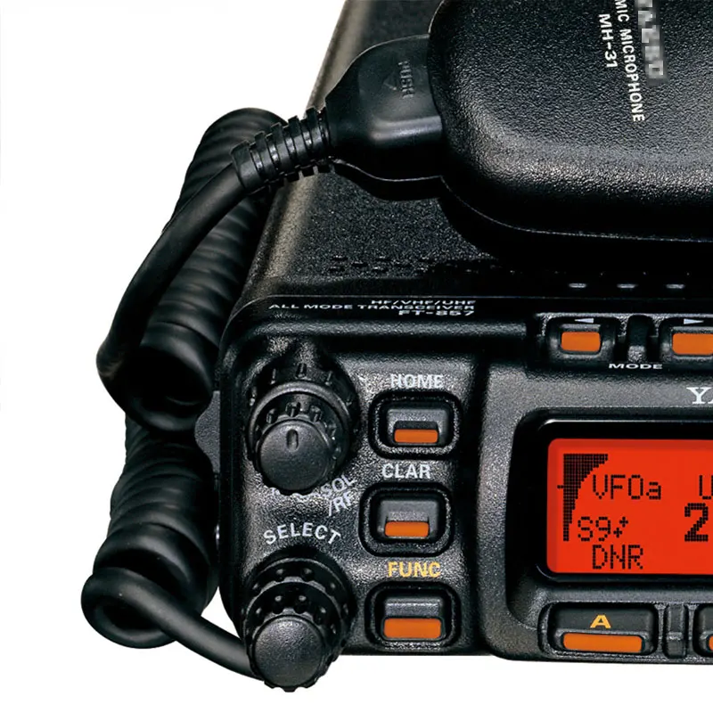 Автомобильный портативный радиопередатчик Yaesu FT-857D для любительского радиовещания на коротких и сверхкоротких волнах в режимах полного диапазона двойной полосы.
