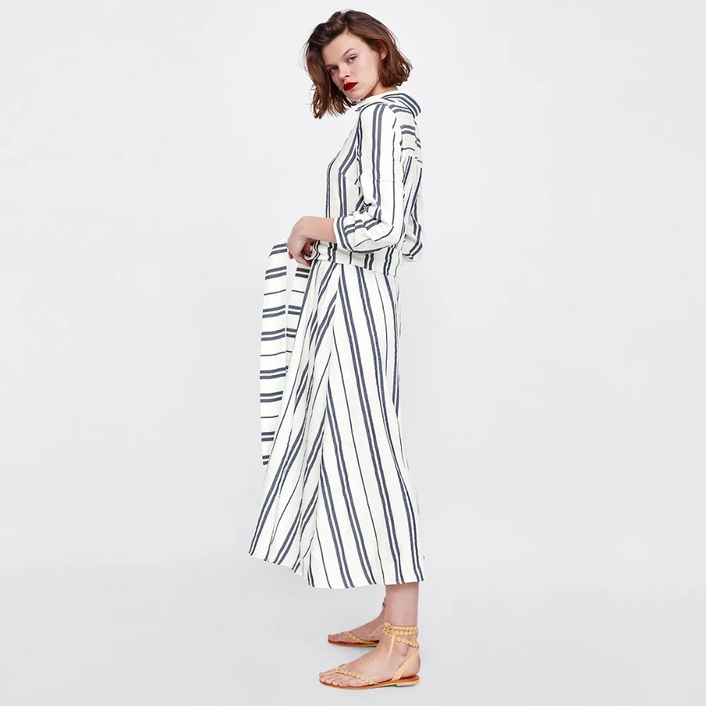 Женское платье-рубашка в белую и синюю полоску с рукавом 3/4 воротником отворотом