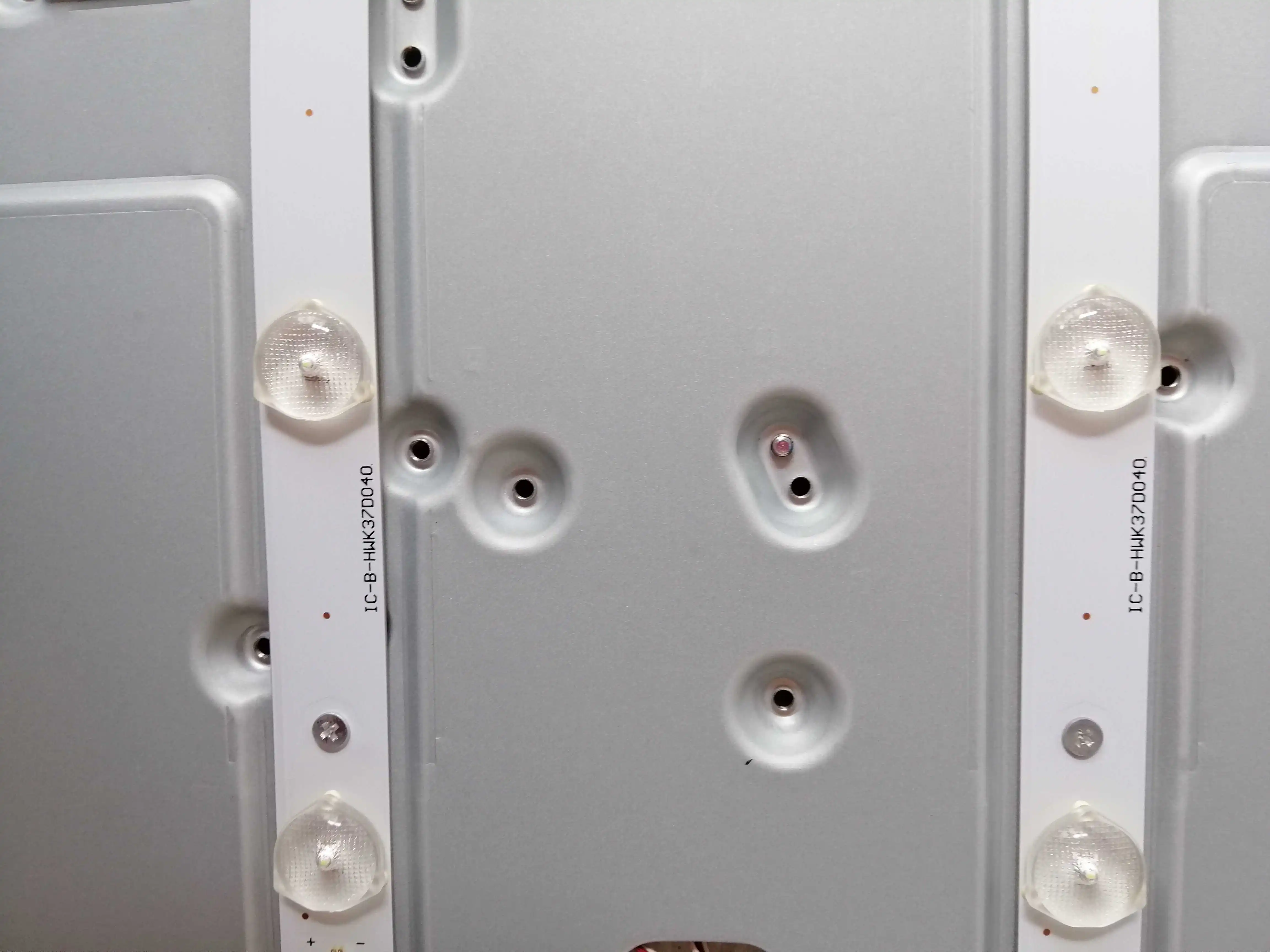 Универсальный Подсветка светодиодный LE37A1020 TCL LE37D8810 свет бар IC B HWK37D040 K365WD (ic b hwk37d040 c6z6 (F2 S26 Z6)|Светодиодные