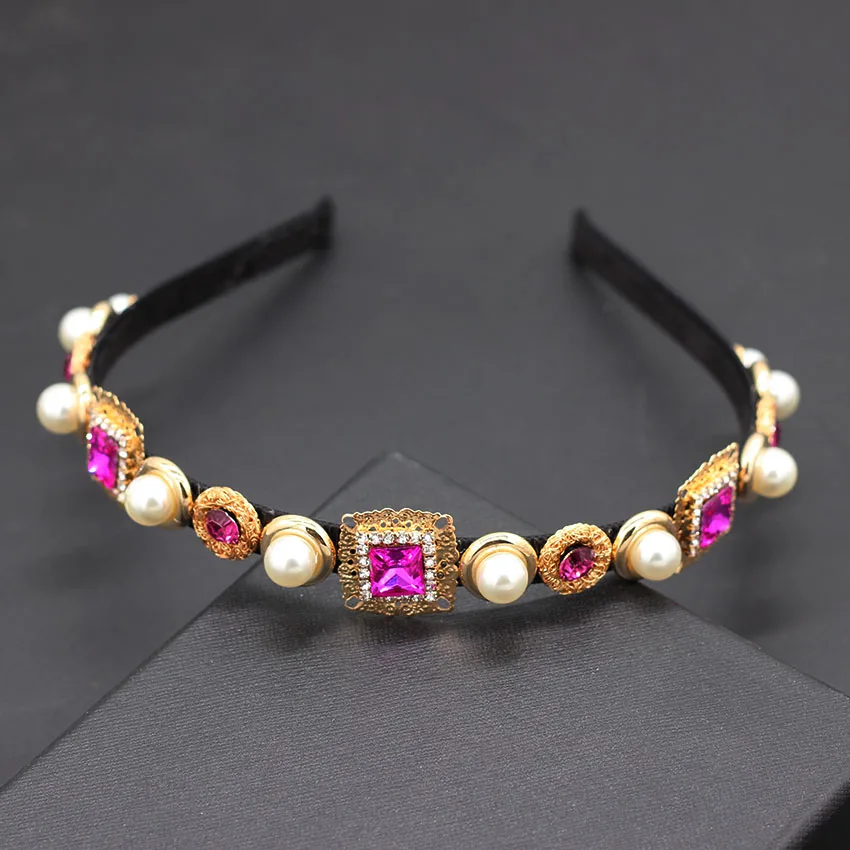 Простая уличная оголовье в стиле барокко с металлическим квадратным горным