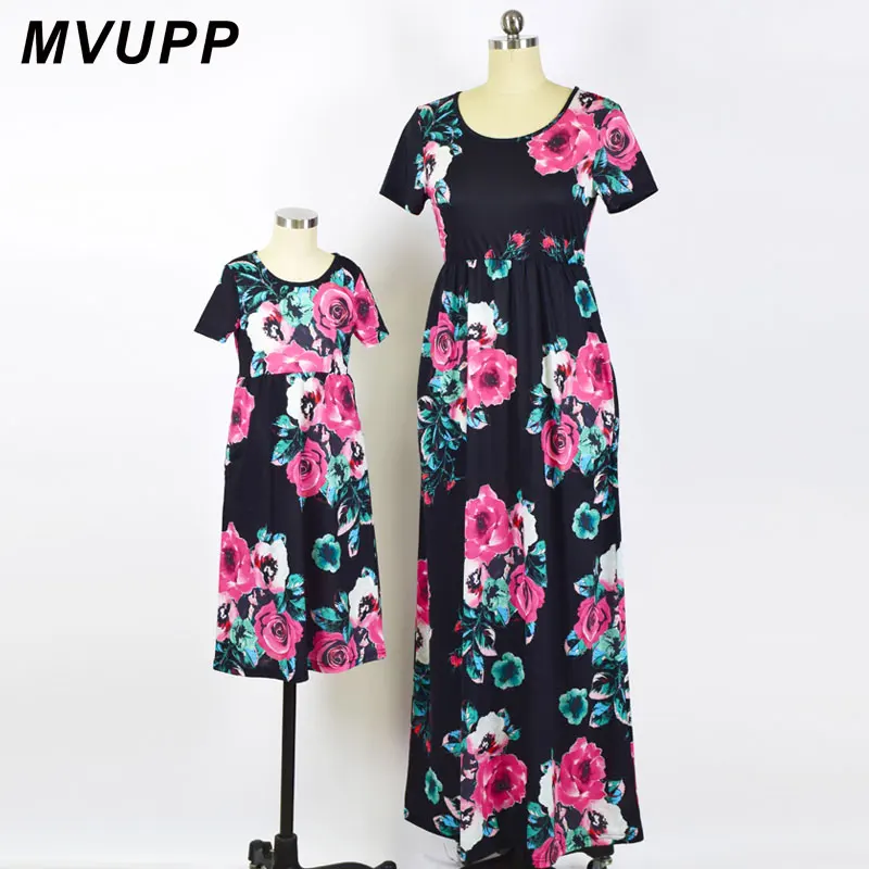 MVUPP платья для мамы и дочки Модная одежда с цветочным принтом и короткими рукавами для мамы и дочки одинаковые комплекты для семьи платье до щиколотки