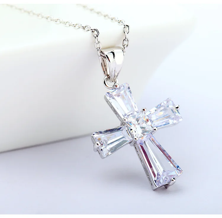 Модное классическое ожерелье с подвеской из фианита ААА серебряного цвета