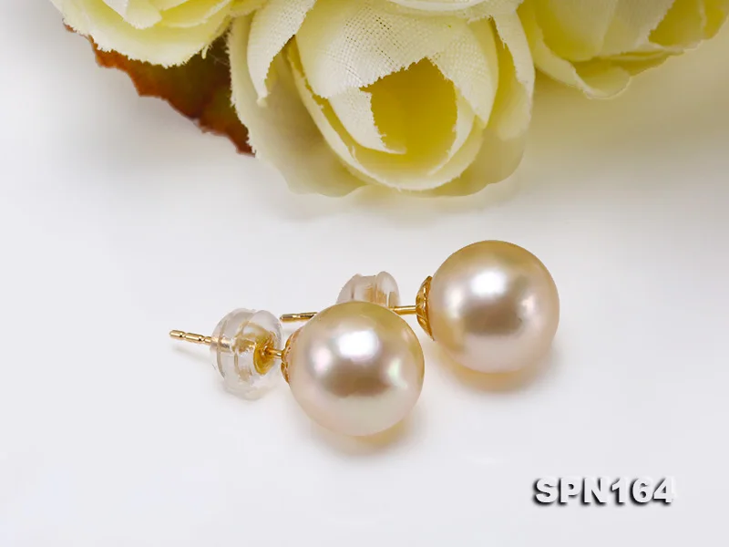 

New Arriver Pearl Earrings 18k gold paired with a 9MM gold round akoya pearl earring