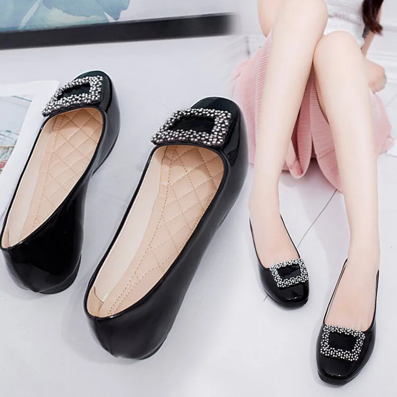Туфли на плоской подошве для Для женщин Slip-On квадратный носок красный кристалл