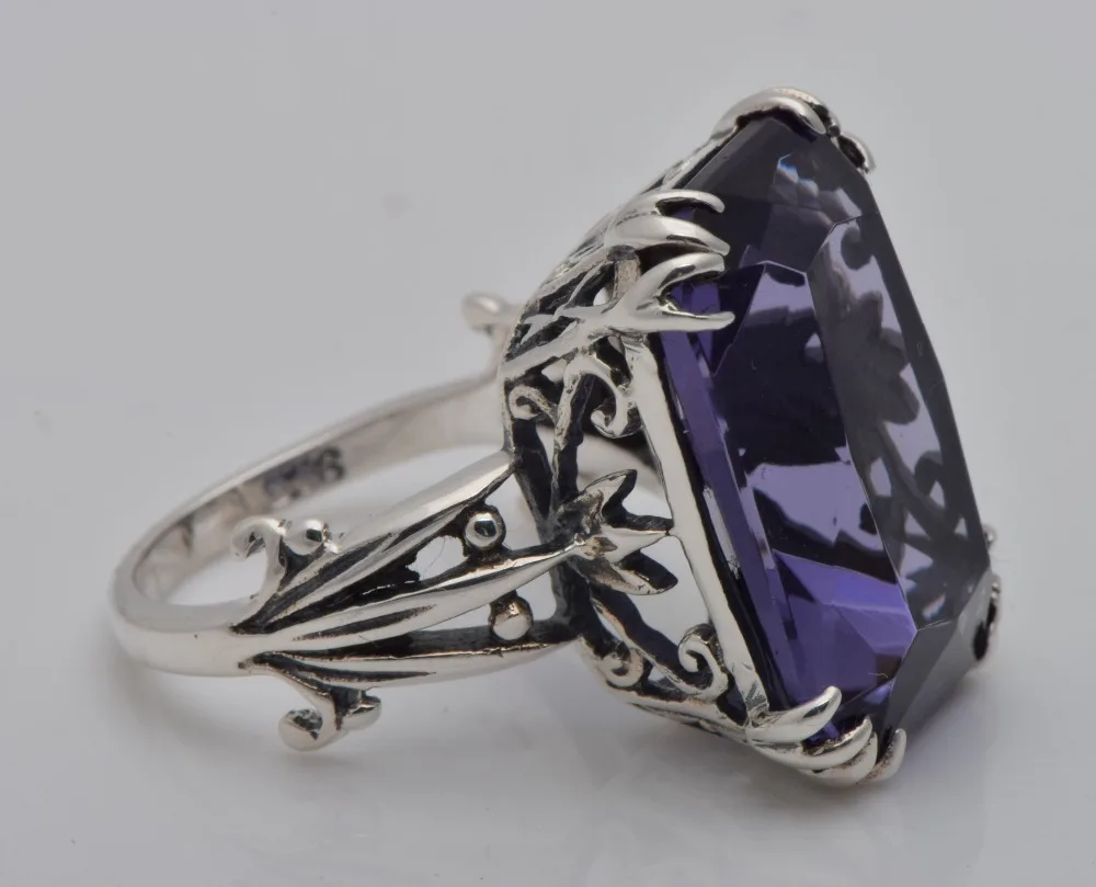 Женское кольцо из серебра 925 пробы прямоугольное фиолетовое с резьбой бесплатная