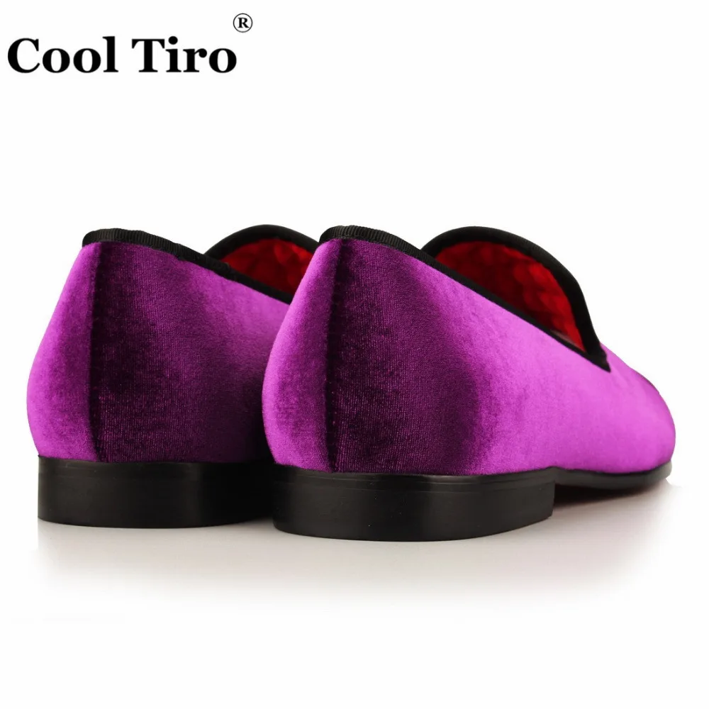 Классная бархатная Мужская обувь TIRO фиолетовые велюровые лоферы слиперы золотые