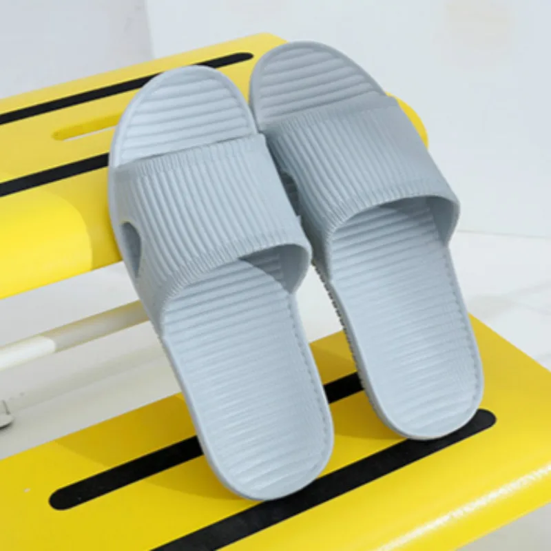 Прямая поставка Мужская обувь в полоску Мягкие Летние шлепанцы для ванной