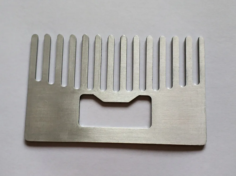 ЛАОЦЦРОСС Мужская расческа для бороды из нержавеющей стали с кистью для бритья Мини-гребень для усов с карманным открывашкой.