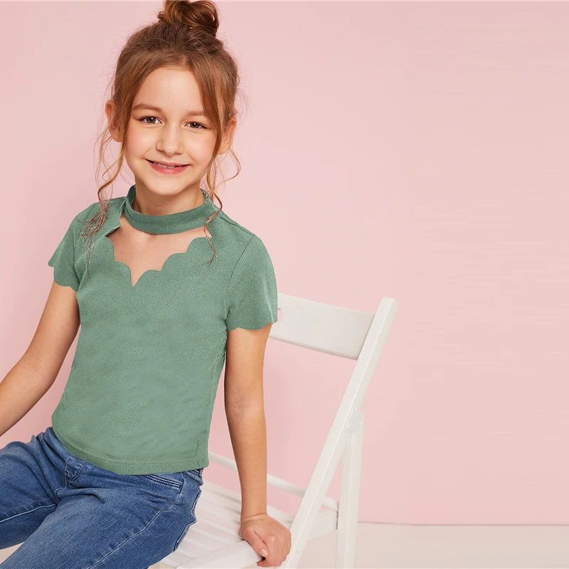 SHEIN/детская футболка для маленьких девочек с волнистым воротником-чокером; Милая футболка в рубчик; детский топ; коллекция года; Летние повседневные футболки с короткими рукавами и вырезами