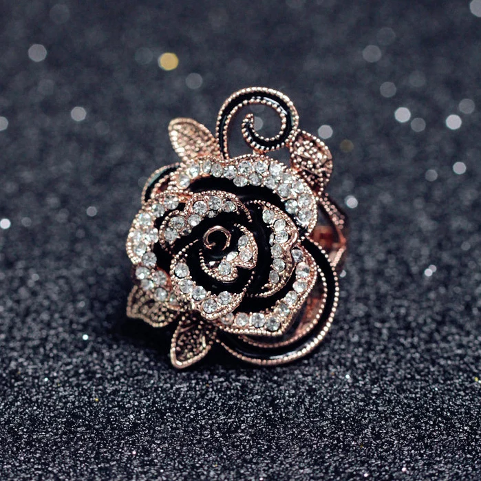Женское Винтажное кольцо с фианитом крупным черным цветком розы камнем белого и