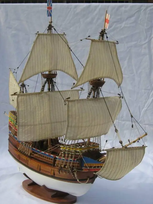 Классическая британская модель парусника MAYFLOWER в масштабе 1/50 деревянная |