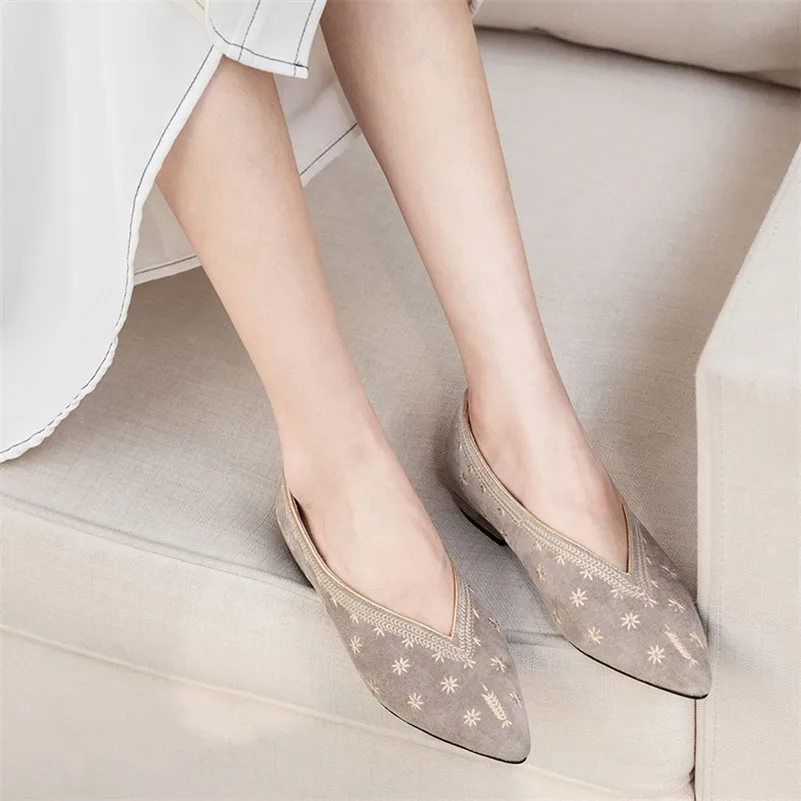 Женские замшевые туфли FEDONAS с острым носком и вышивкой на весну-лето 2019 | Обувь