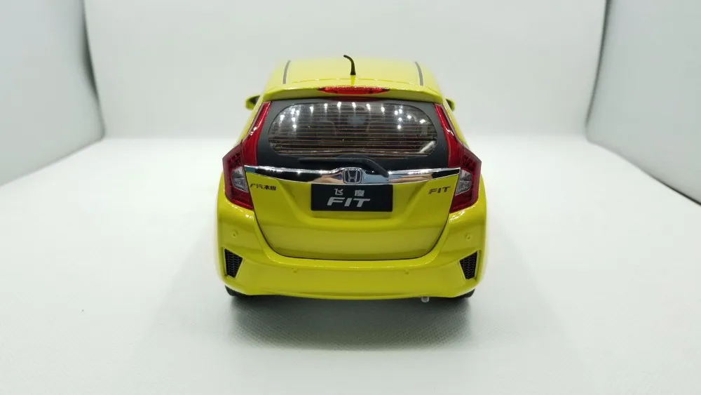 1:18 литая под давлением модель для Honda Fit Jazz GK5 желтый хэтчбек игрушечный автомобиль миниатюрная Коллекция подарков
