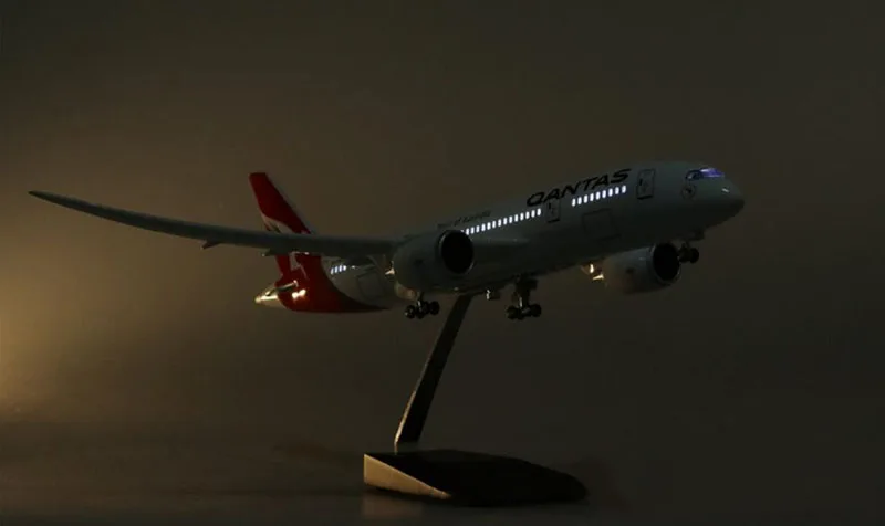 1/130 масштаб 47 см самолет Boeing B787 Dreamliner самолет QANTAS Airways модель самолетов W свет и колеса литой под давлением пластиковый самолет