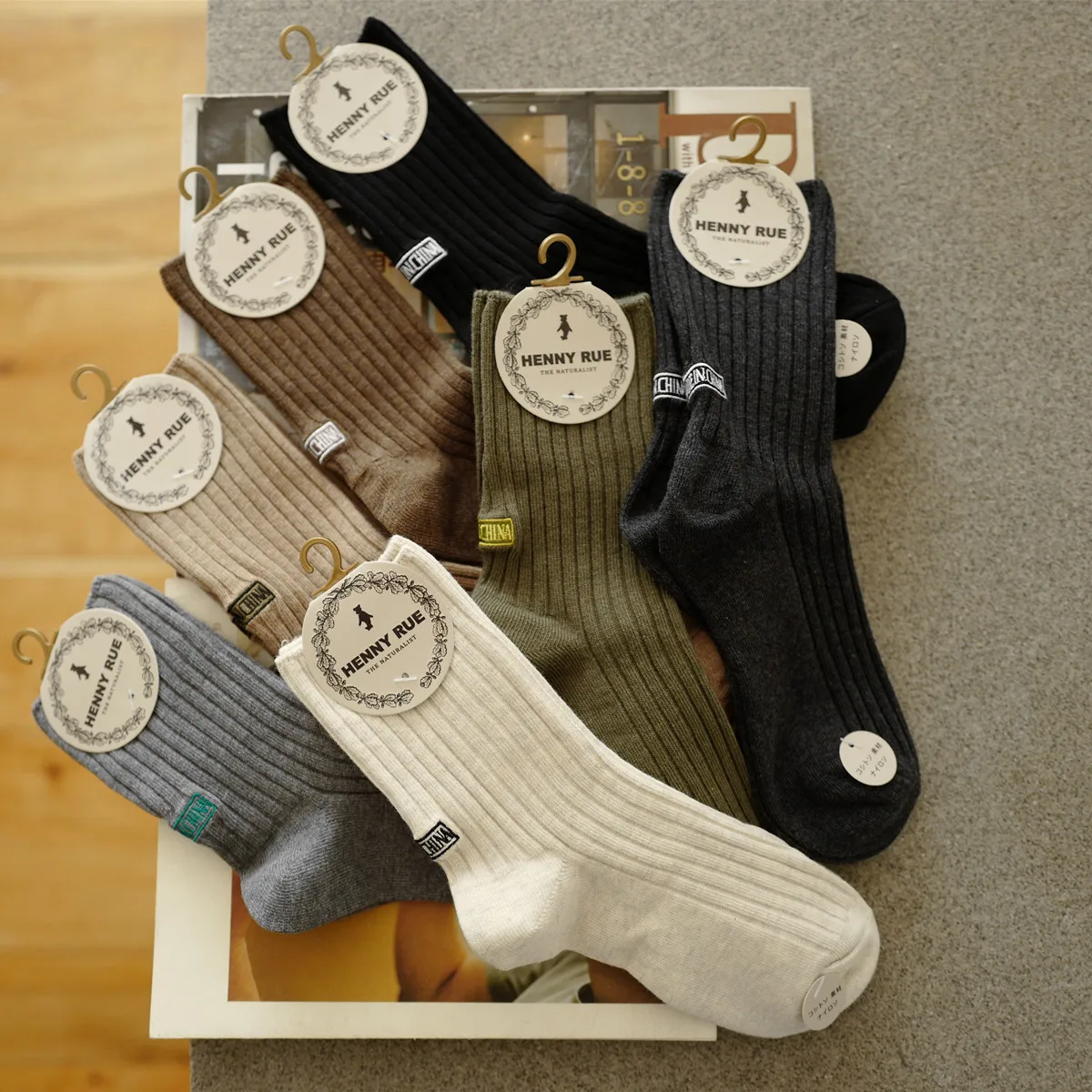 

high quality fashion soft black white Heel embroidered cotton pile Men Women heap socks recommend