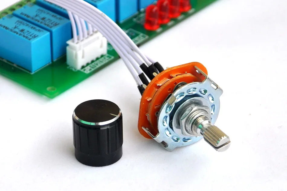 Электроника-салонный сбалансированный четырехстерео аудио сигнал входной