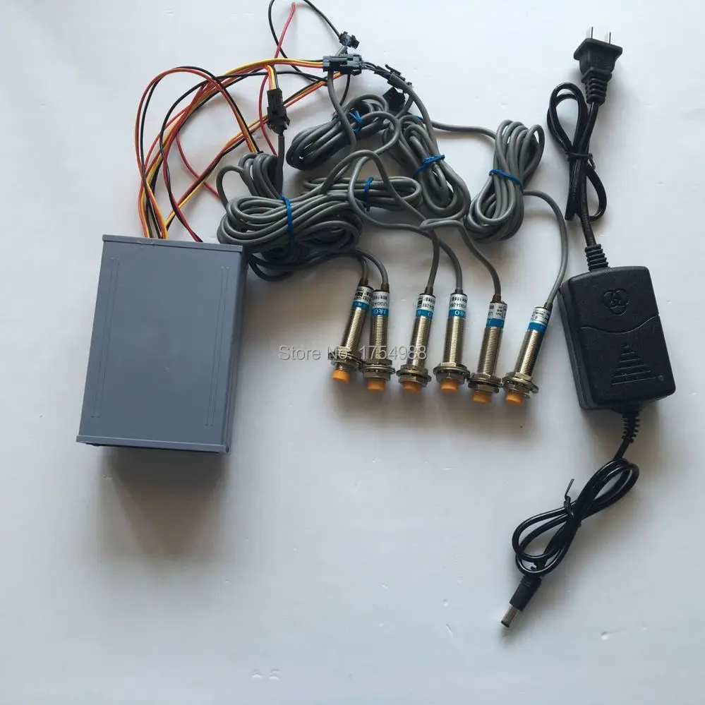 Шесть металлических предметов касаются волшебных датчиков для открытия