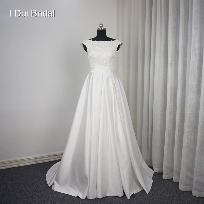 Атласное свадебное платье А силуэта с открытыми плечами и кружевом|bridal gown|lace bridal