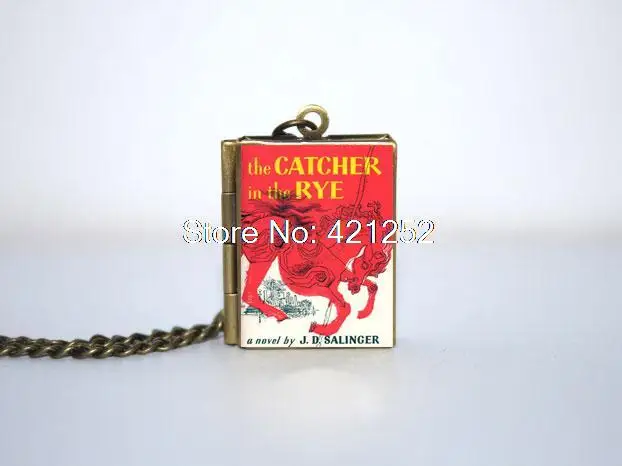 Брелок в форме книжки Ловец дереве серебристый и бронзовый оттенок B0975 |