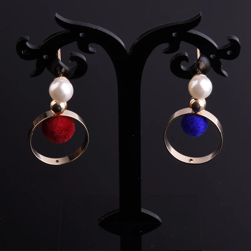 Новый Прибыл Простой Круговой Асимметричная Бархат Мяч Серьги для Женщин