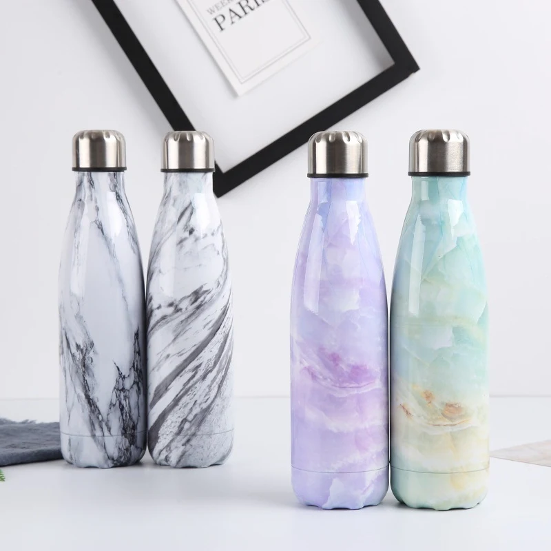 Новая дизайнерская бутылка для воды не содержит Бисфенол А изолированная чашка