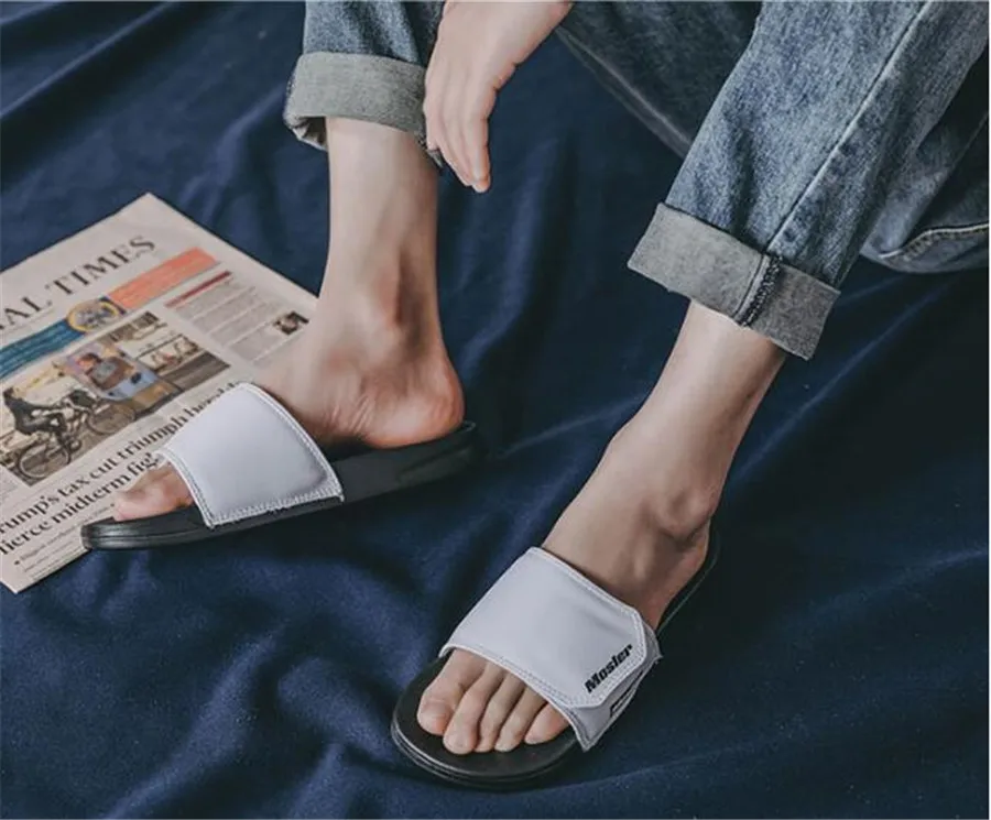 Новинка; мужские тапочки; модная повседневная обувь из искусственной кожи; нескользящие летние легкие удобные крутые пляжные шлепанцы