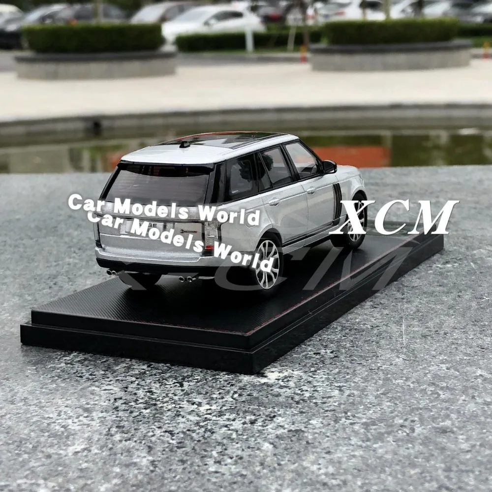 Литая под давлением модель автомобиля для ЖК моделей 1:43 (серебристый) + маленький