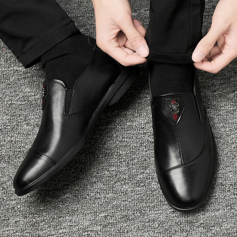 

Leather Men Casual Shoes Brand Mens Loafers Moccasins Black Driving Shoes Slip on Breathable Plus Size 36-46