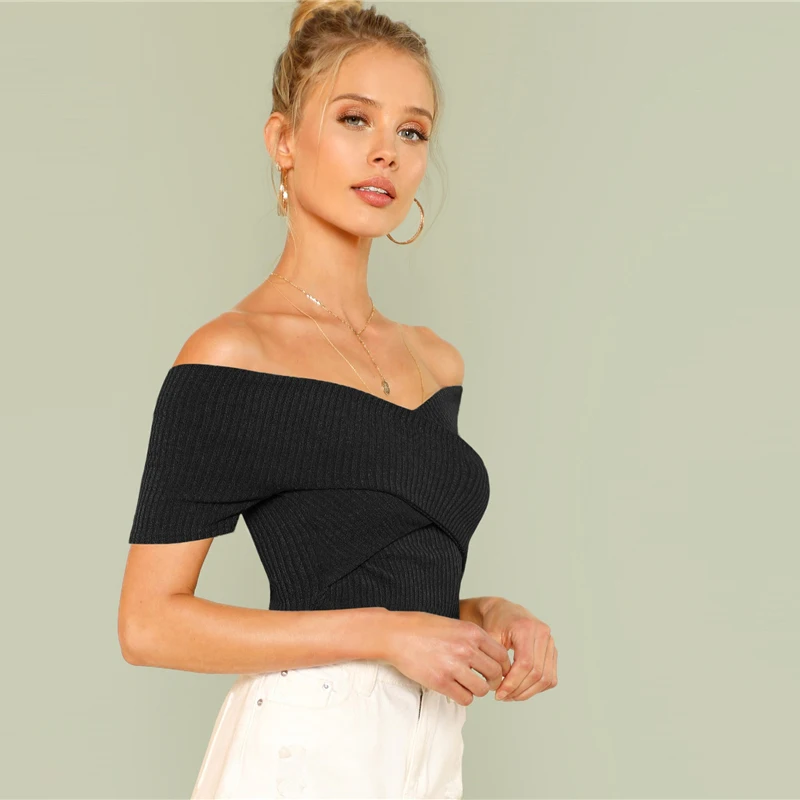SHEIN Короткий Топ С Открытыми Плечами Модный Топ Бандо С Короткими Рукавами В Рубчик На Запах