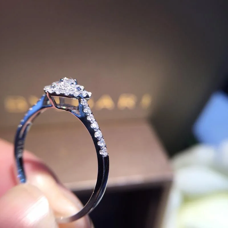 Кольцо из чистого золота 18 карат с натуральными бриллиантами красивое кольцо