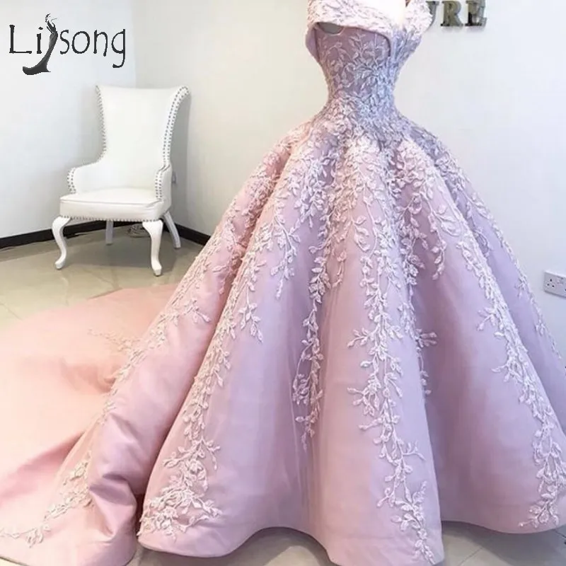 Dubai Princess Lush Prom Dresses 2018 Vintage Embroidery Lace Pleated Long Ball Gowns Robe De Soiree Saudi Arabic Prom Gowns