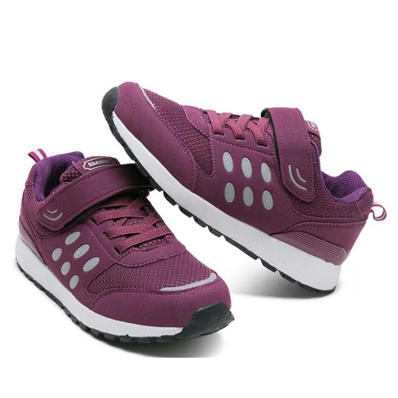 Женские кроссовки на шнуровке плоской подошве со стразами повседневная обувь